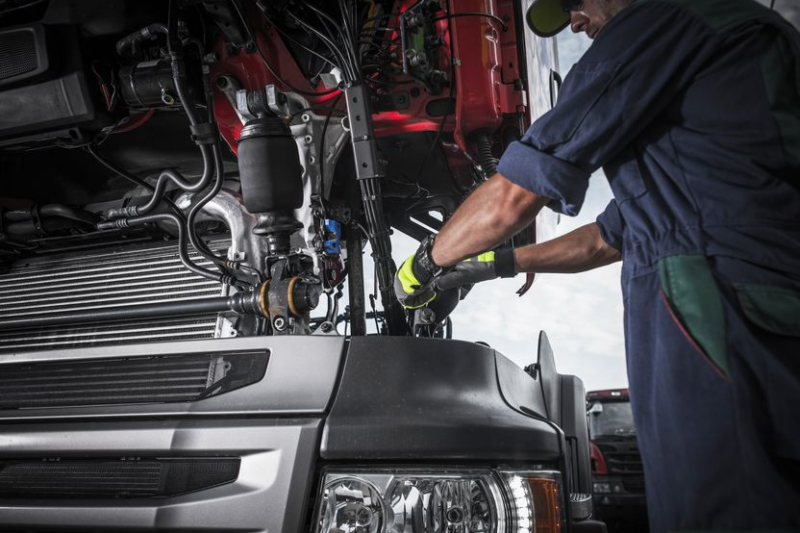 How Commercial Vehicle Repair Can Keep Your Fleet Running Smoothly